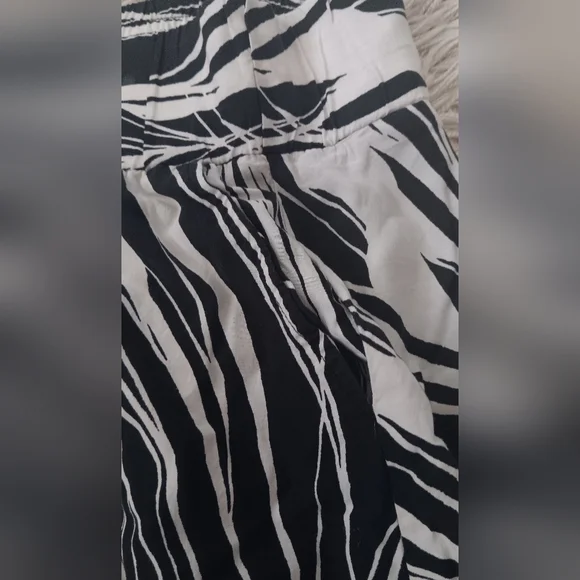 LIZ CLAIBORNE Black & White Elastic Waist, Pocket Skirt SZ XL - Picture 2 of 5